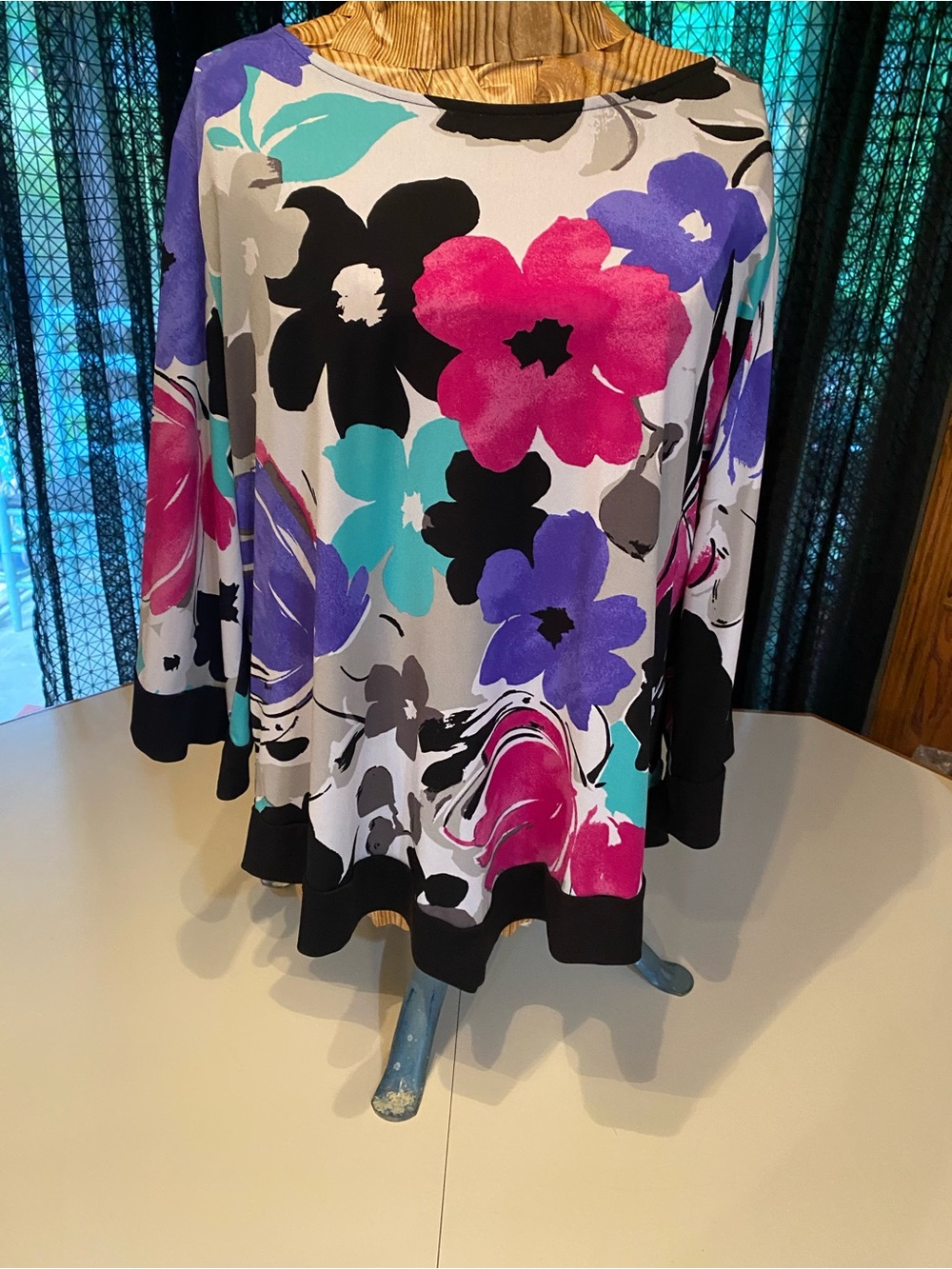 Source Unknown Floral Scoop Neck Blouse in White, Black, Pink, Purple, Teal - Picture 2 of 4